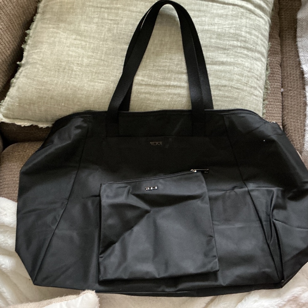 Tumi voyager black just in case tote
